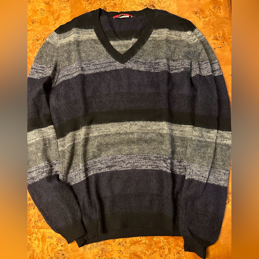 Prada Men’s Wool & Mohair V-neck Sweater Large (50)